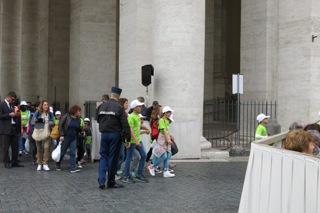 L'ingresso in piazza S. Pietro